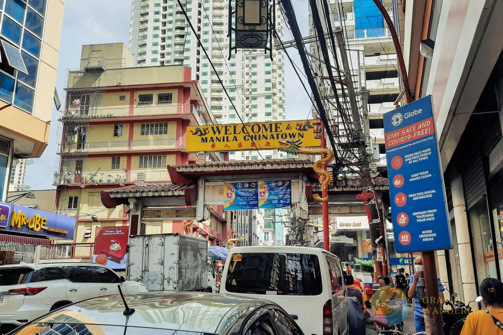 An archway in Manila Chinatown